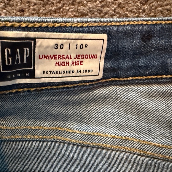 GAP Women's High Rise Button-Fly Jeans - Picture 6 of 7